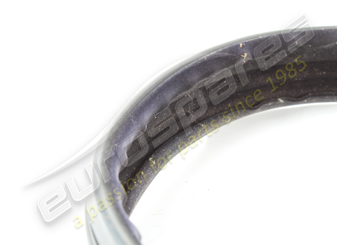 GUARNIZIONE GUIDA FINESTRINO ANTERIORE SINISTRO USATA Maserati. NUMERO PARTE 377730123 (1)