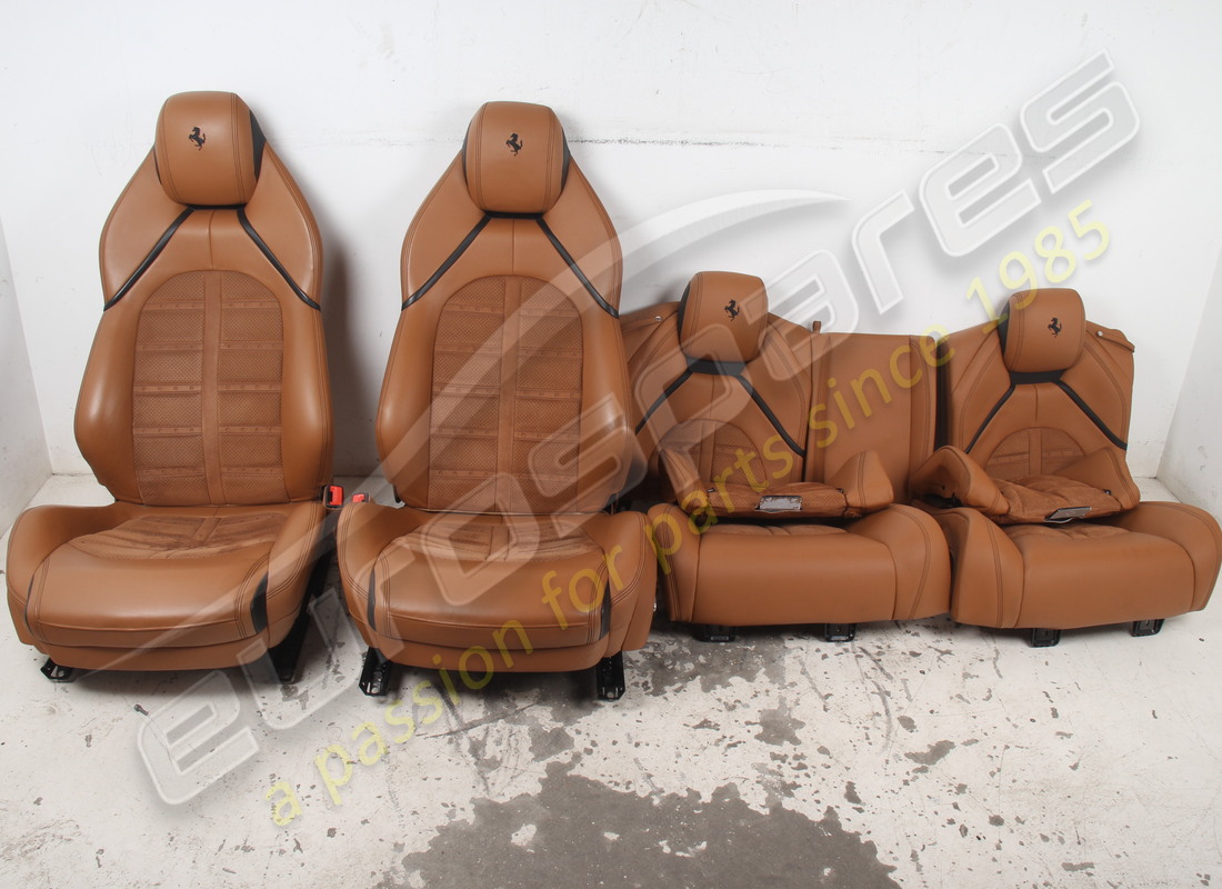 SET SEDILI COMPLETO USATO Ferrari IN CUOIO E ALCANTARA. NUMERO PARTE EAP1723564 (1)