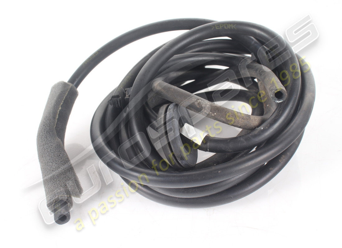 TUBO Ferrari USATO DA POMPA ELETTRICA. NUMERO PARTE 82199400 (1)