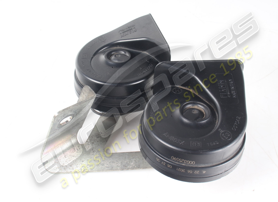clacson usato ferrari completo di staffa. codice ricambio 325590 (2)
