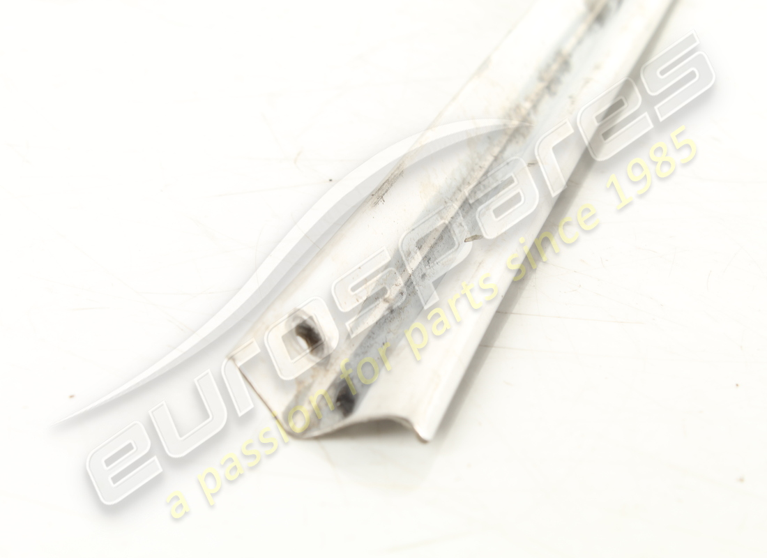 battitacco interno porta usato ferrari. numero parte 2556488208 (2)