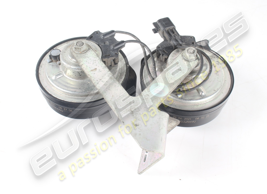 clacson usato ferrari completo di staffa. codice ricambio 325590 (3)