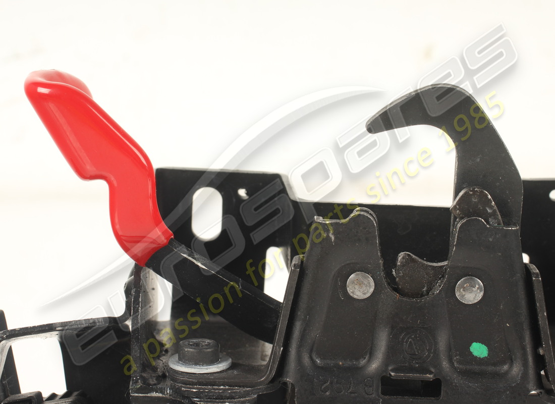 USATO FERRARI SERRATURA COFANO ANT. COMPLETARE. NUMERO PARTE 985416 (5) usato ferrari serratura cofano ant. completare. numero parte 985416 (5)