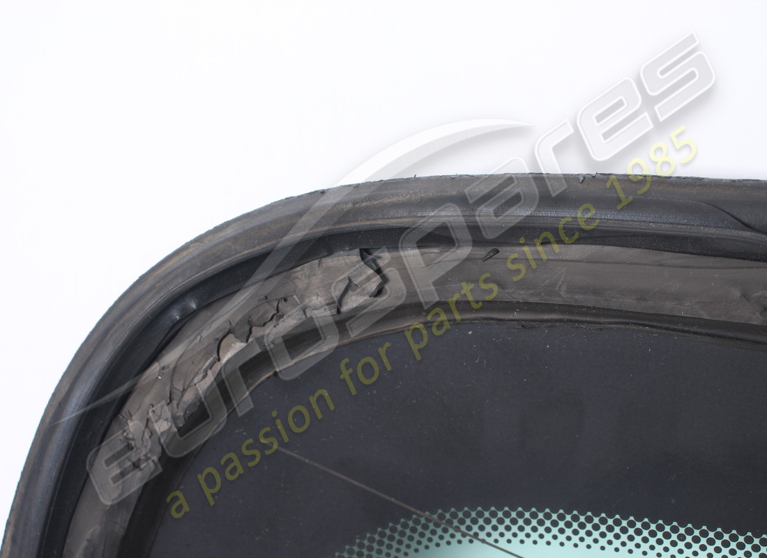 MASERATI LUNOTTO POSTERIORE USATO. NUMERO PARTE 387700600 (4) maserati lunotto posteriore usato. numero parte 387700600 (4)