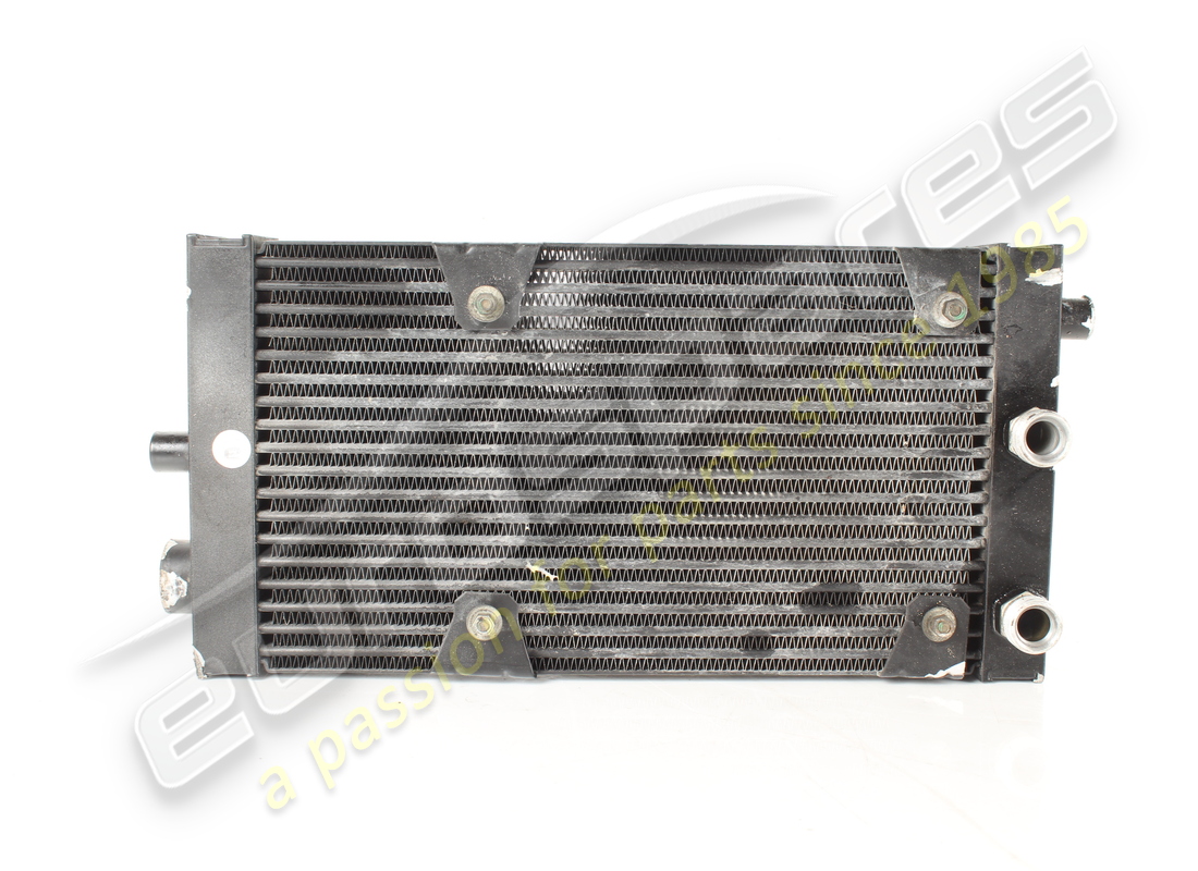 RADIATORE OLIO Ferrari USATO. NUMERO PARTE 266825 (1)