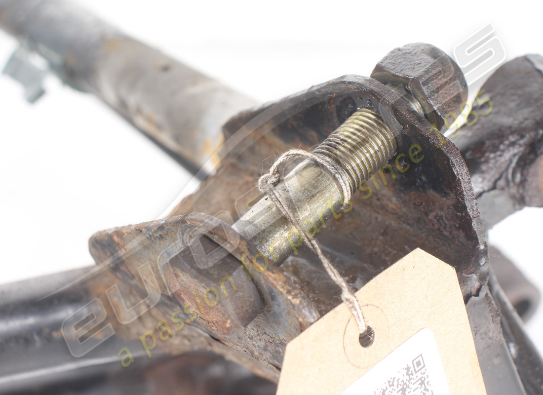 BRACCIO SOSPENSIONE POSTERIORE DESTRO USATO MASERATI. NUMERO PARTE 377000102 (7) braccio sospensione posteriore destro usato maserati. numero parte 377000102 (7)