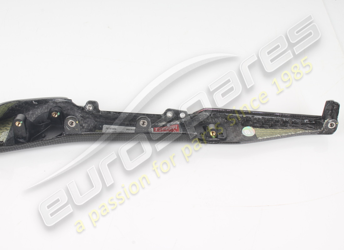 usato ferrari mobiletto ant. sup.dx carbon. numero parte 791066 (6)