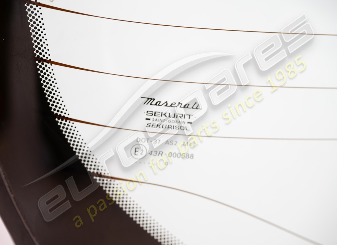 MASERATI LUNOTTO POSTERIORE USATO. NUMERO PARTE 387700600 (3) maserati lunotto posteriore usato. numero parte 387700600 (3)