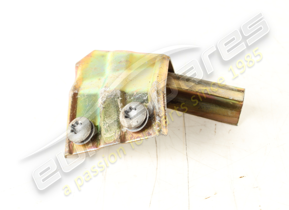 used maserati rh rear glass guide. part number 67271400 (3)