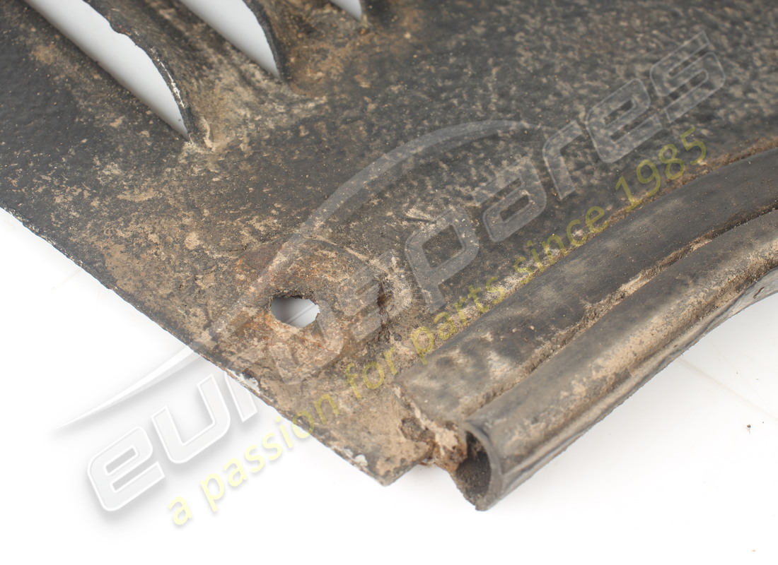 pannello passaruota anteriore inferiore dx usato ferrari. numero parte 61750200 (5)