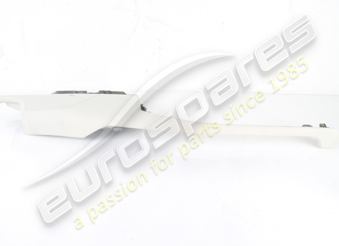 pannelli inferiori cruscotto usati eurospares in pelle grigio chiaro 4301 i numeri di parte 947673 e 947672 sono in pelle non in alcantara. numero di parte eap1723553 (3)