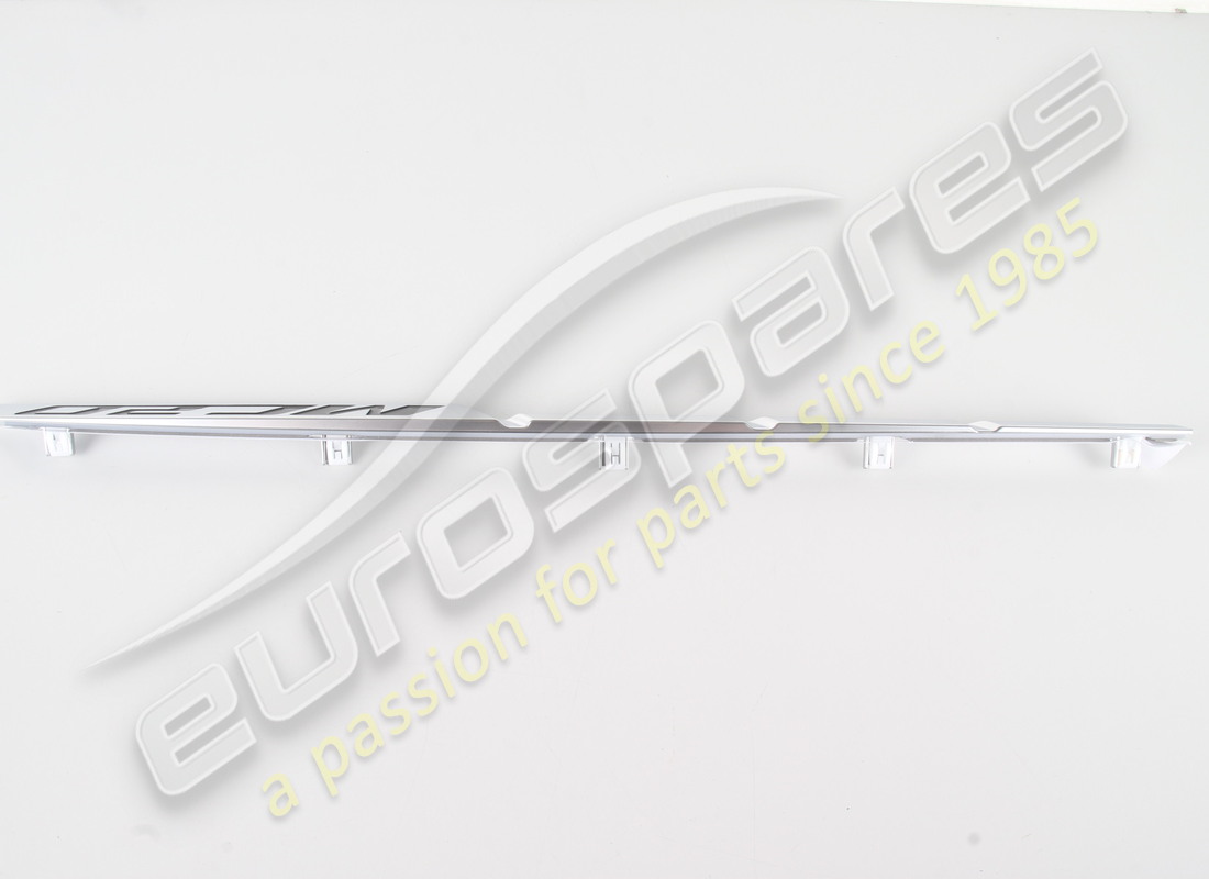 nuovo maserati simbolo lato destro. numero parte 670158142 (5)