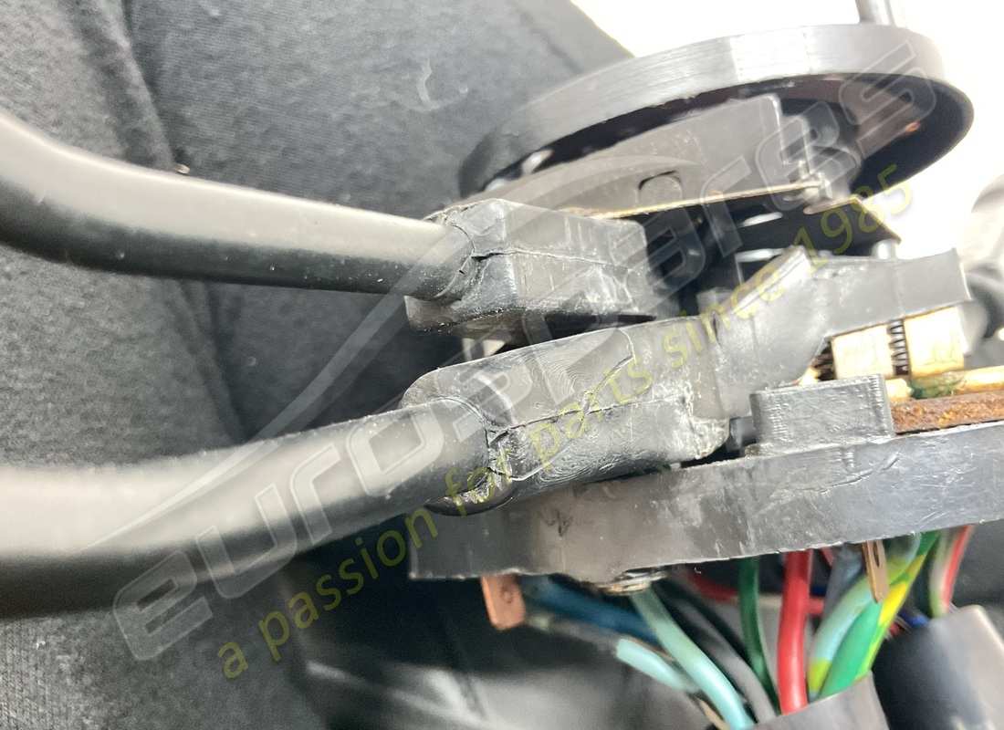 interruttore colonna ferrari danneggiato. numero parte 61838400 (4)