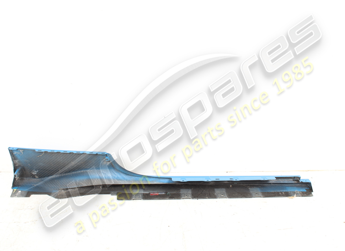 rivestimento sottoporta sx completo ferrari usato. numero parte 766055 (2)