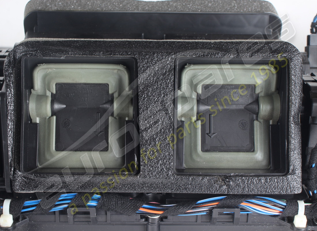 UNITÀ DI CONDIZIONAMENTO DELL'ARIA COMPLETA USATA FERRARI. NUMERO PARTE 88330900 (7) unità di condizionamento dell'aria completa usata ferrari. numero parte 88330900 (7)