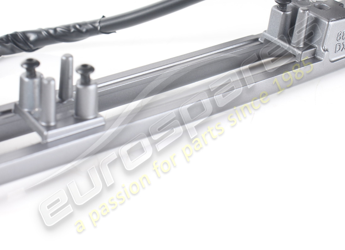 USATA FERRARI MANIGLIA PORTA DESTRA COMPLETA. NUMERO PARTE 88554400 (5) usata ferrari maniglia porta destra completa. numero parte 88554400 (5)