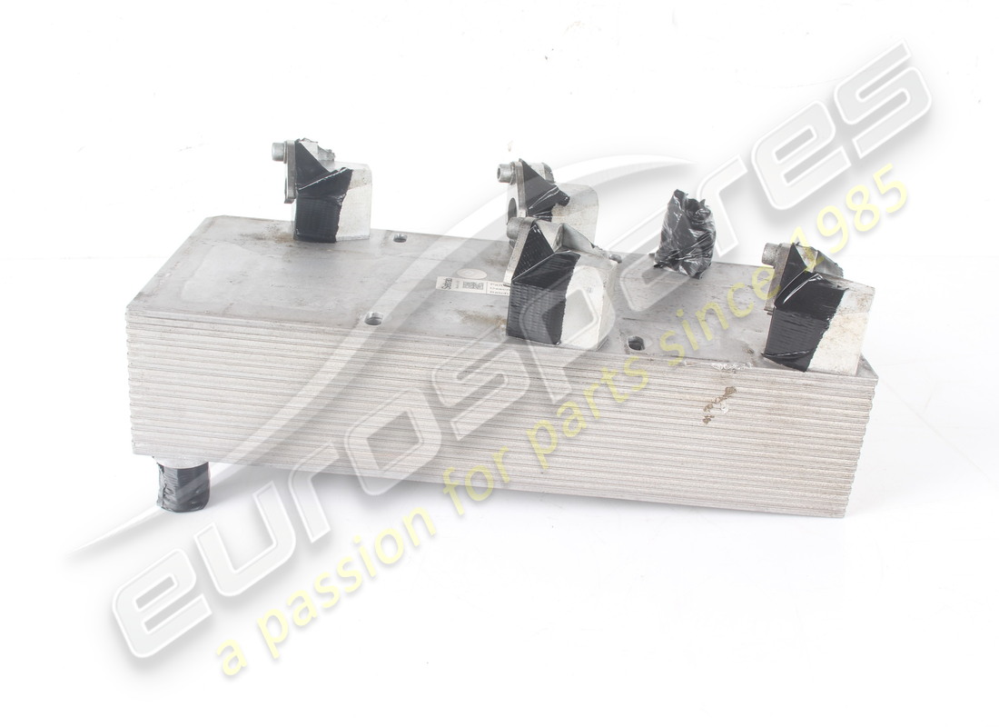 scambiatore di calore a olio ferrari usato. numero parte 326420 (2)