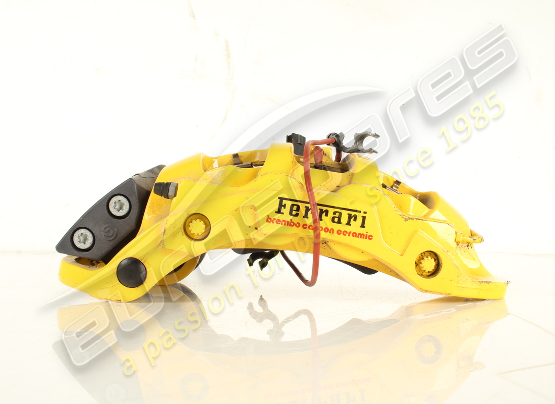 PINZA POSTERIORE DESTRA Ferrari USATA CON PASTIGLIE. NUMERO PARTE 335719 (1)