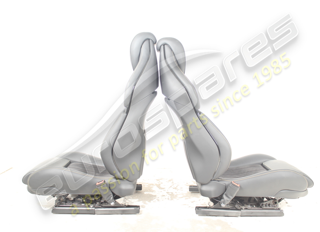 set completo di sedili anteriori e posteriori usati eurospares. numero parte eap1564145 (17)