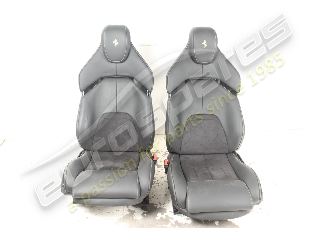 set completo di sedili anteriori e posteriori usati eurospares. numero parte eap1564145 (8)