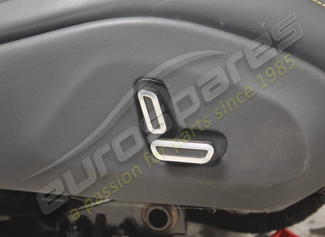 set completo di sedili anteriori e posteriori usati eurospares. numero parte eap1564145 (15)