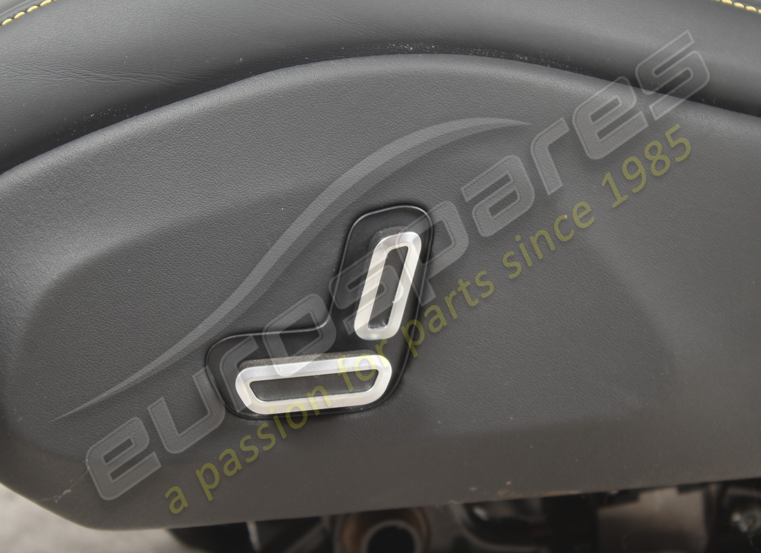 set completo di sedili anteriori e posteriori usati eurospares. numero parte eap1564145 (14)