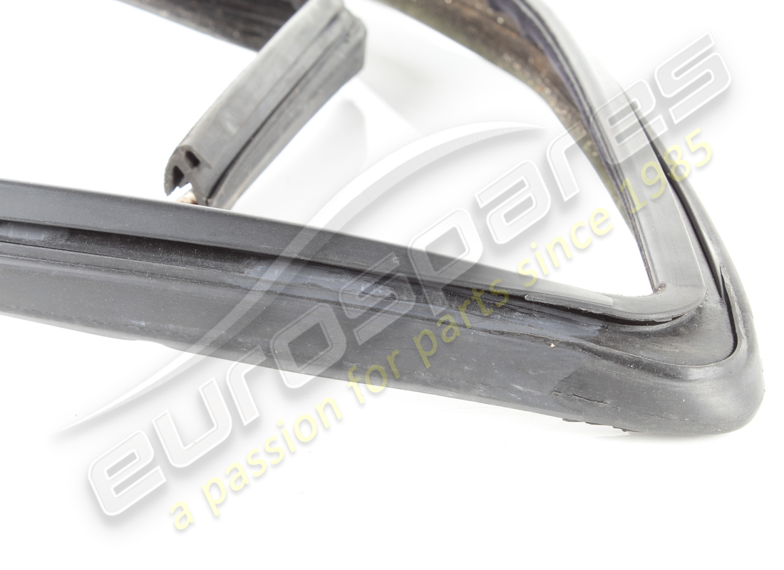 GUARNIZIONE GUIDA FINESTRINO ANTERIORE SINISTRO USATA MASERATI. NUMERO PARTE 377730123 (3) guarnizione guida finestrino anteriore sinistro usata maserati. numero parte 377730123 (3)