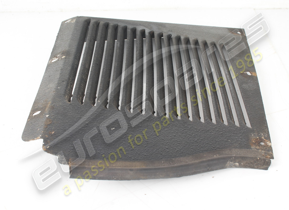pannello passaruota anteriore inferiore dx usato ferrari. numero parte 61750200 (2)