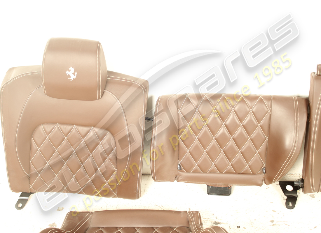 SET DI SEDILI COMPLETO USATO FERRARI CON LUNOTTI POSTERIORI. NUMERO PARTE EAP1564144 (17) set di sedili completo usato ferrari con lunotti posteriori. numero parte eap1564144 (17)