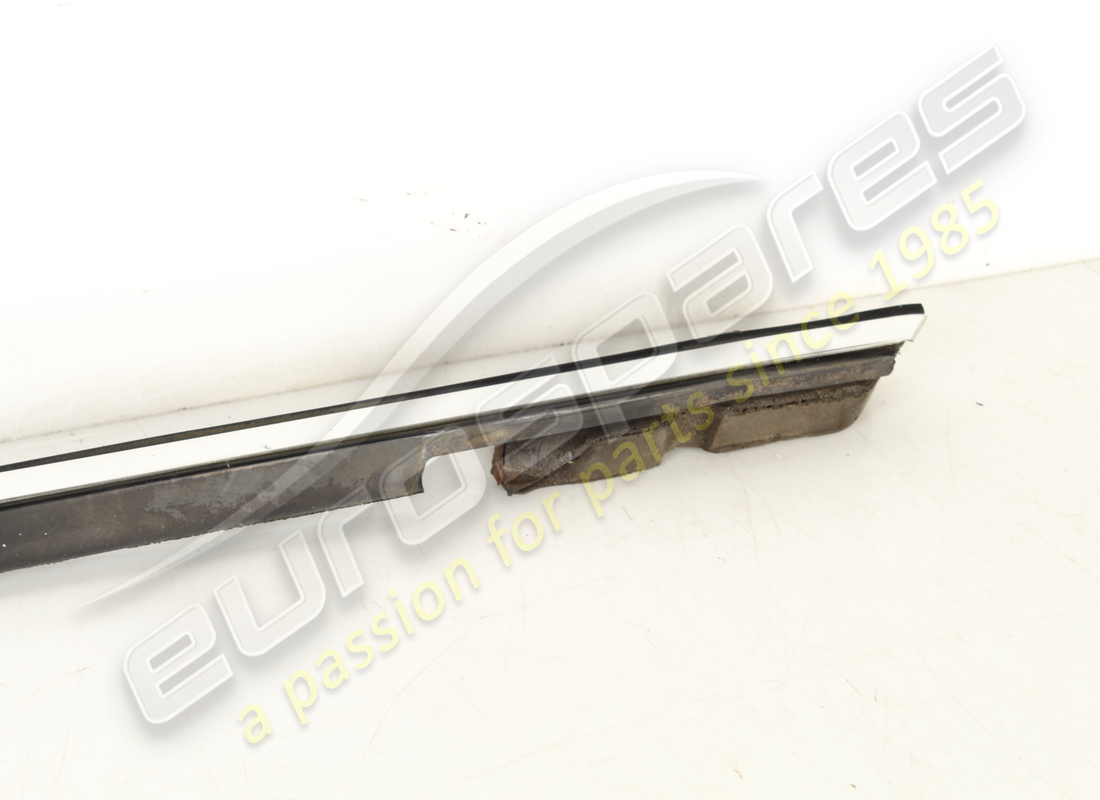 USED MASERATI LH LOWER FRONT MOULDING. PART NUMBER 68473200 (3) used maserati lh lower front moulding. part number 68473200 (3)