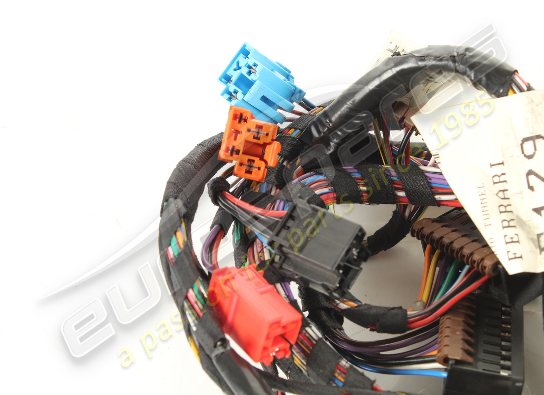 USATI FERRARI CAVI DI COLLEGAMENTO CONSOLE TUNNEL. NUMERO PARTE 152184 (3) usati ferrari cavi di collegamento console tunnel. numero parte 152184 (3)