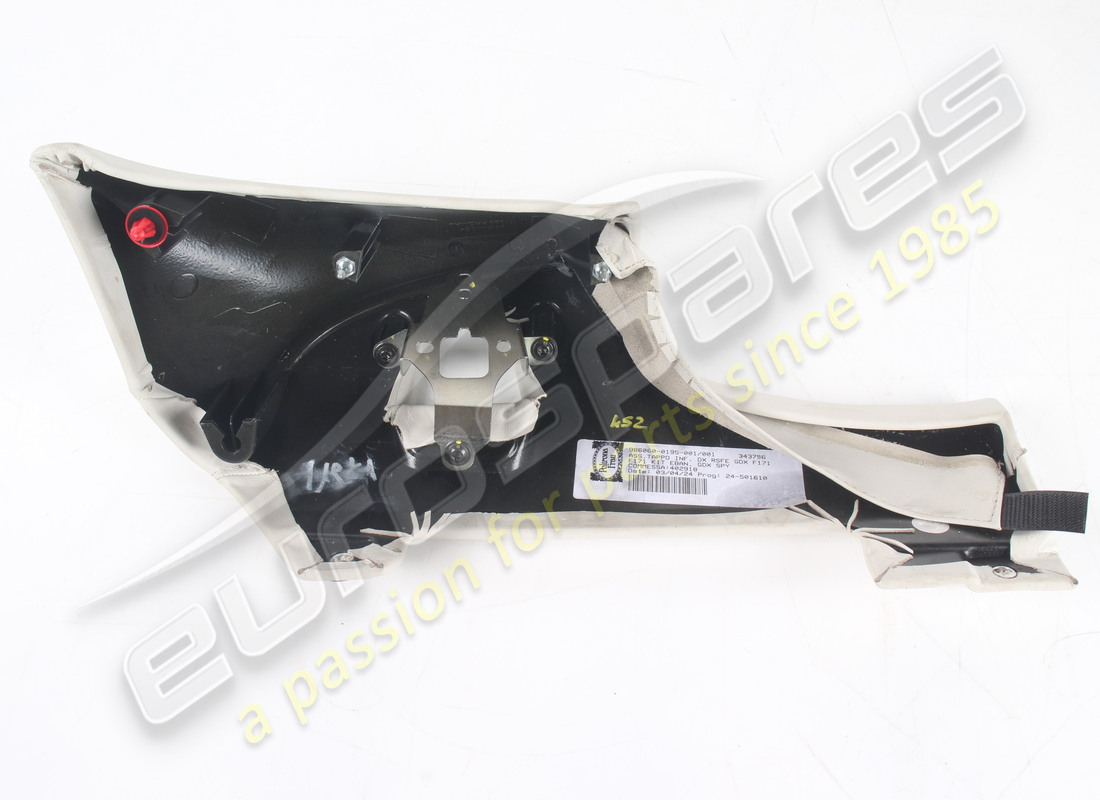 pannelli inferiori cruscotto usati eurospares in pelle grigio chiaro 4301 i numeri di parte 947673 e 947672 sono in pelle non in alcantara. numero di parte eap1723553 (10)