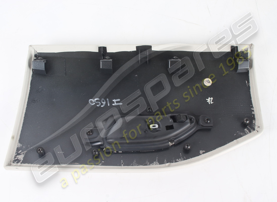 pannelli inferiori cruscotto usati eurospares in pelle grigio chiaro 4301 i numeri di parte 947673 e 947672 sono in pelle non in alcantara. numero di parte eap1723553 (7)