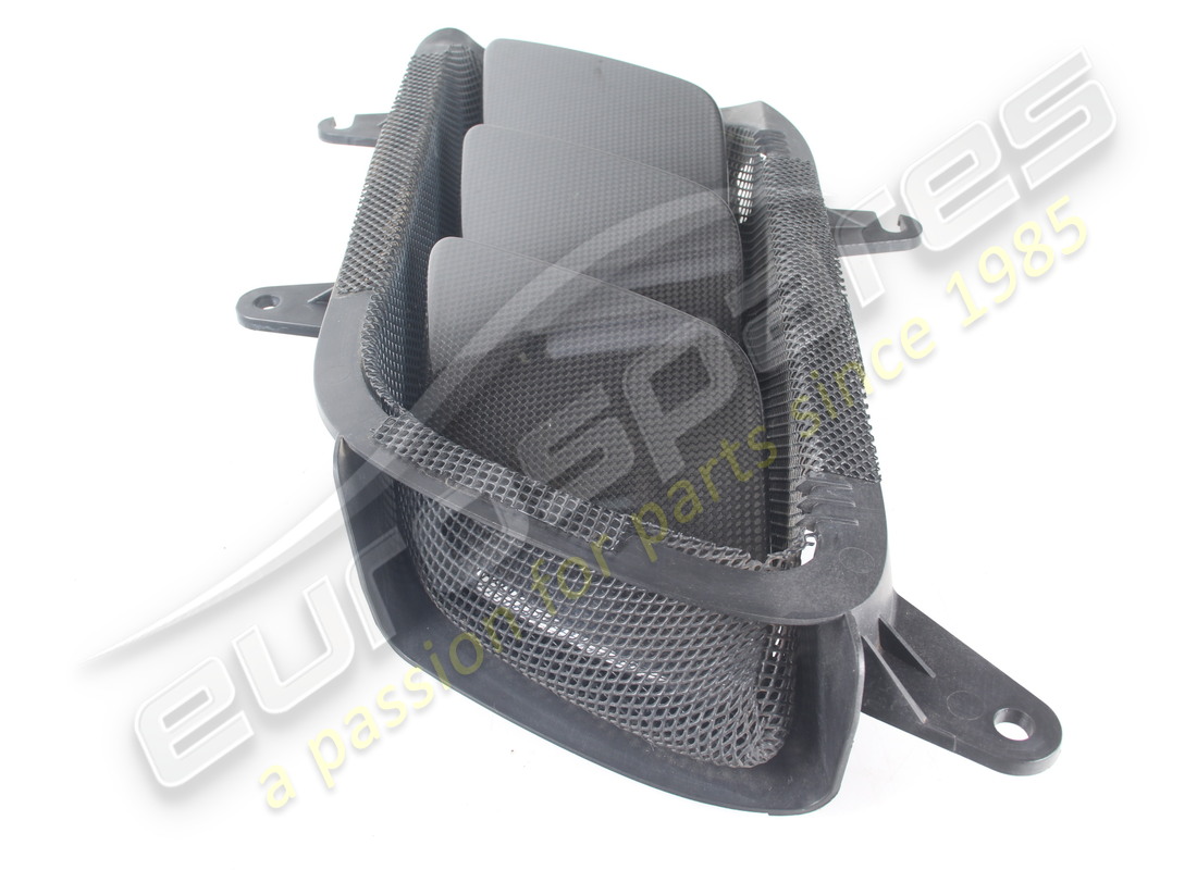 SUPPORTO VENTILAZIONE PARAFANGO DESTRO USATO EUROSPARES CON FERITOIE IN CARBONIO. NUMERO PARTE EAP1723598 (3) supporto ventilazione parafango destro usato eurospares con feritoie in carbonio. numero parte eap1723598 (3)