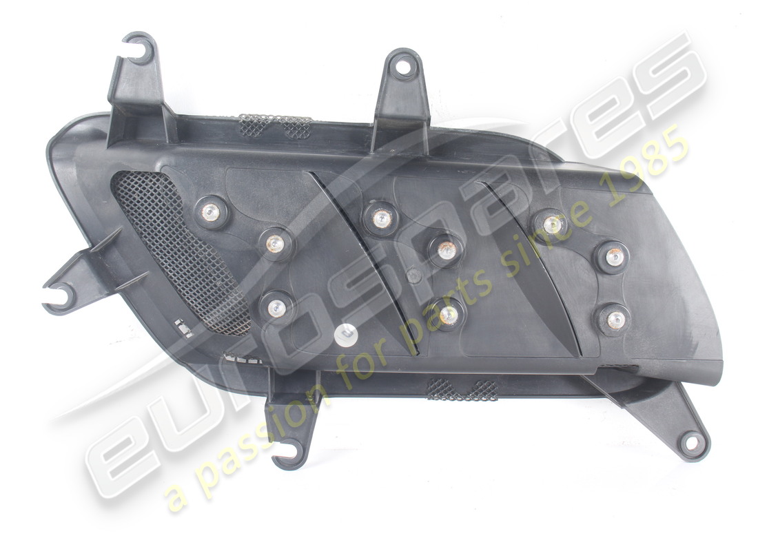SUPPORTO VENTILAZIONE PARAFANGO DESTRO USATO EUROSPARES CON FERITOIE IN CARBONIO. NUMERO PARTE EAP1723598 (2) supporto ventilazione parafango destro usato eurospares con feritoie in carbonio. numero parte eap1723598 (2)