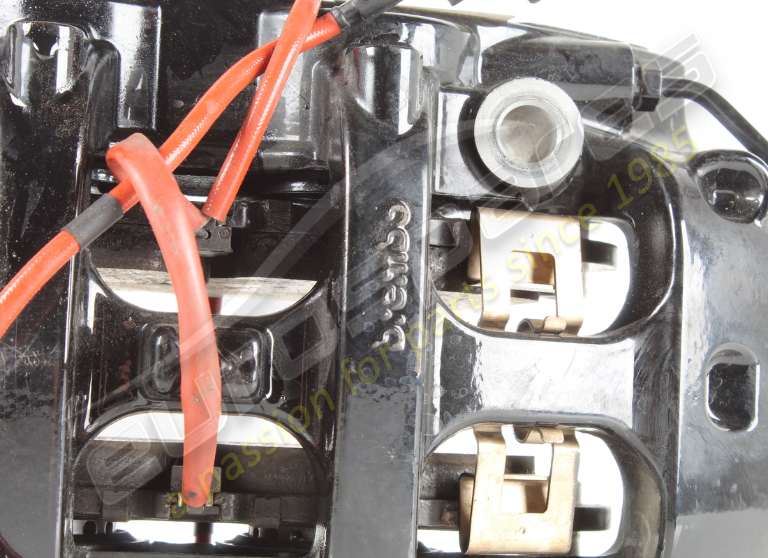 pinza posteriore destra completa usata ferrari. numero parte 776926 (4)