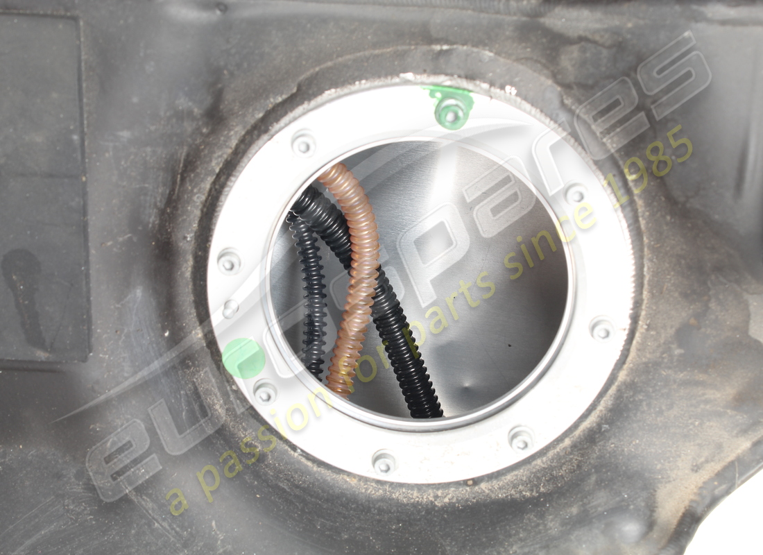 SERBATOIO CARBURANTE FERRARI USATO. NUMERO PARTE 269702 (3) serbatoio carburante ferrari usato. numero parte 269702 (3)