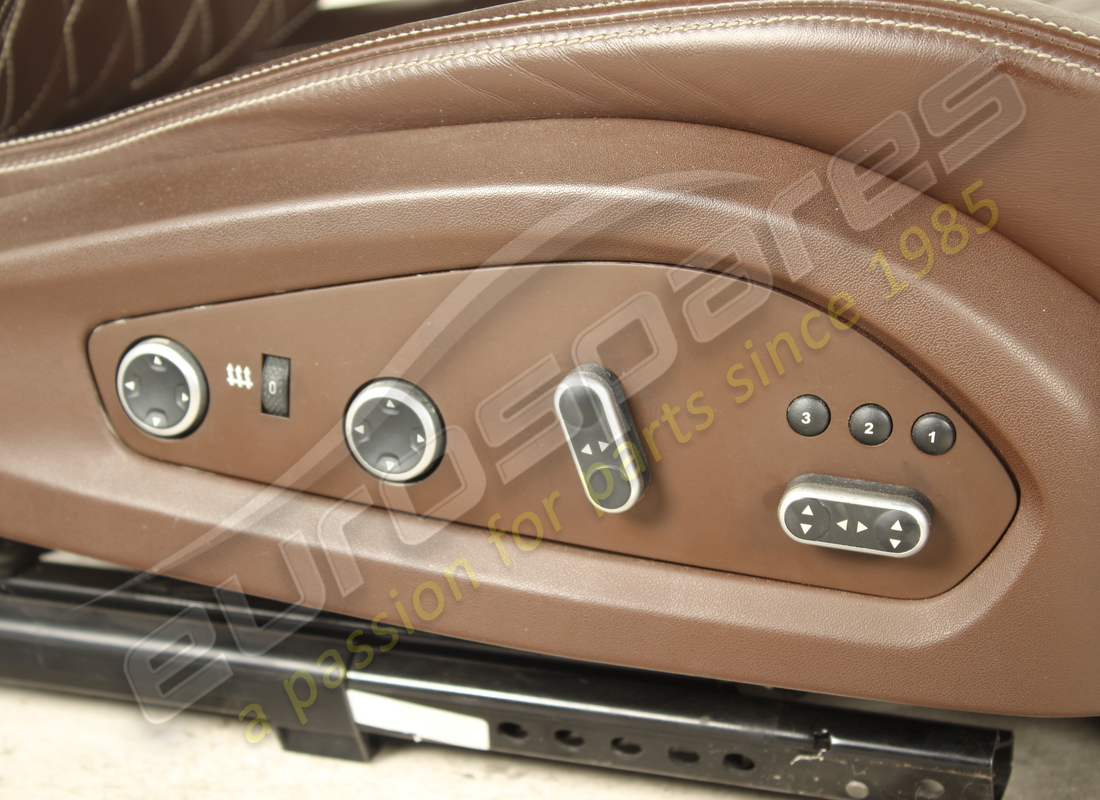 SET DI SEDILI COMPLETO USATO FERRARI CON LUNOTTI POSTERIORI. NUMERO PARTE EAP1564144 (8) set di sedili completo usato ferrari con lunotti posteriori. numero parte eap1564144 (8)