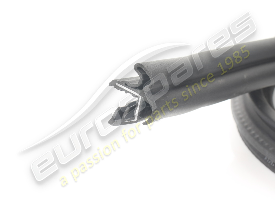 USATO FERRARI GUARNIZIONE CONTORNO INFERIORE. NUMERO PARTE 961826 (2) usato ferrari guarnizione contorno inferiore. numero parte 961826 (2)