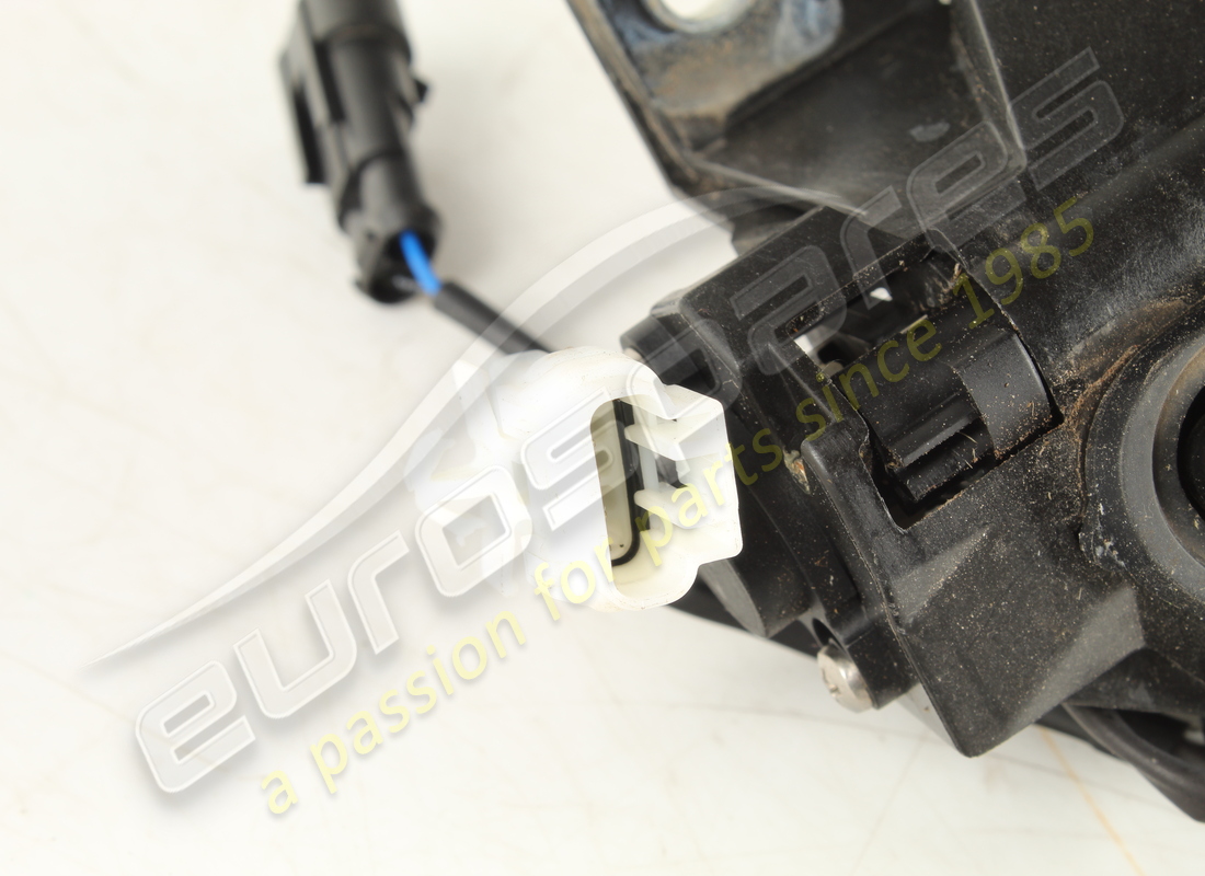 USATO FERRARI MODULO COMPLETO MANIGLIA DX GDX. NUMERO PARTE 820611 (4) usato ferrari modulo completo maniglia dx gdx. numero parte 820611 (4)