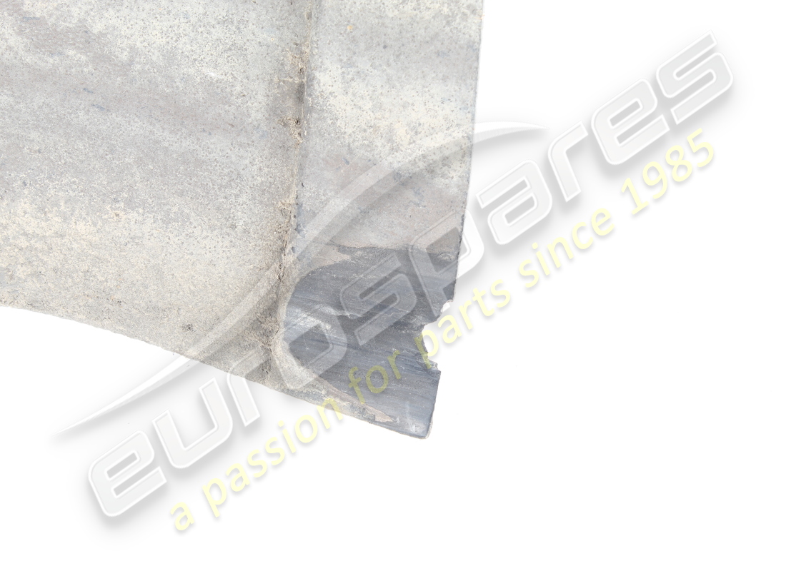 protezione passaruota anteriore destro danneggiata maserati. numero parte 372500526 (3)