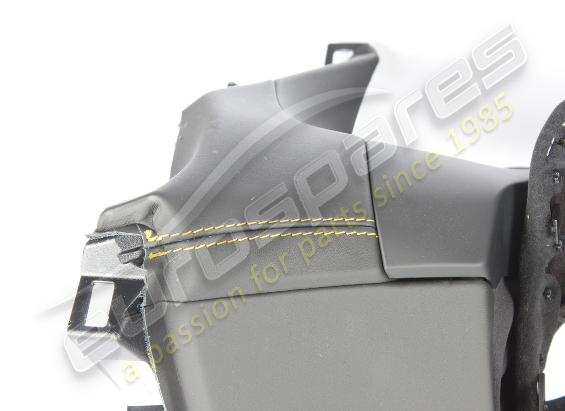 inserto laterale cruscotto lato pilota usato maserati. numero parte 670198563 (3)