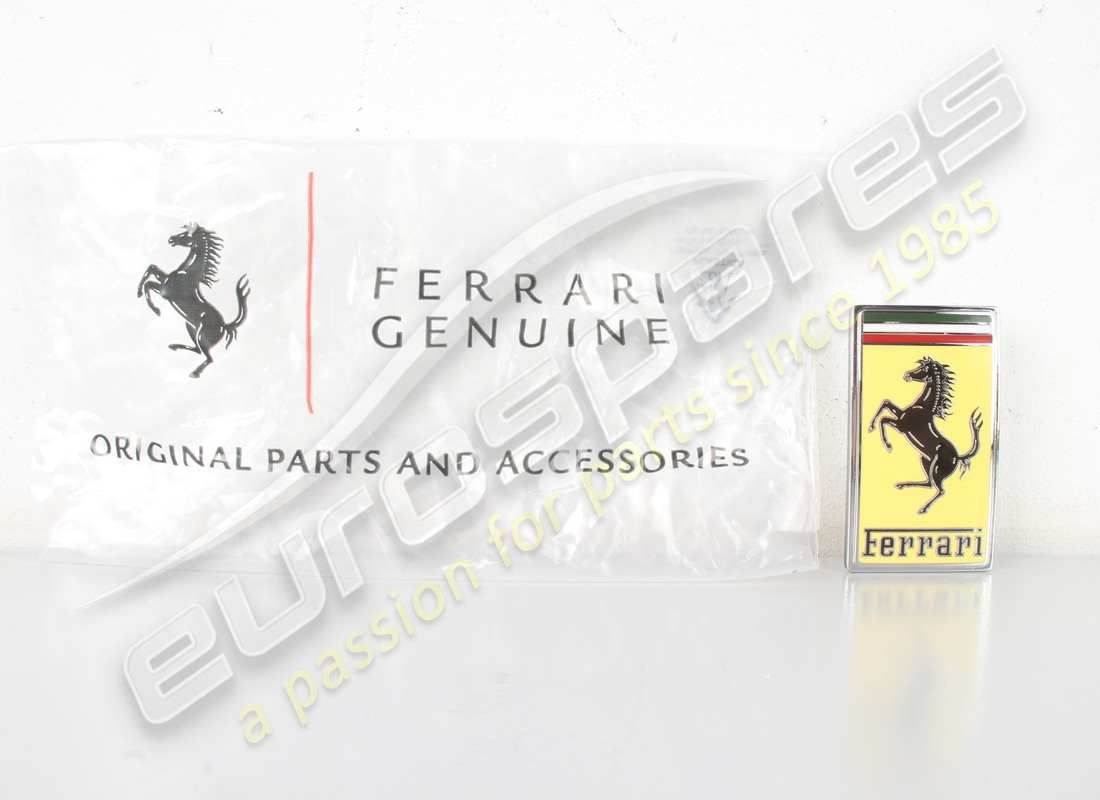 NUOVO Ferrari BADGE SUL NASO ANTERIORE. NUMERO PARTE 986800 (1)