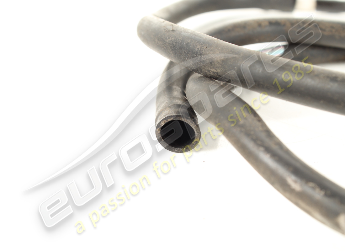 tubo di scarico dell'acqua usato maserati. numero parte 388100450 (2)