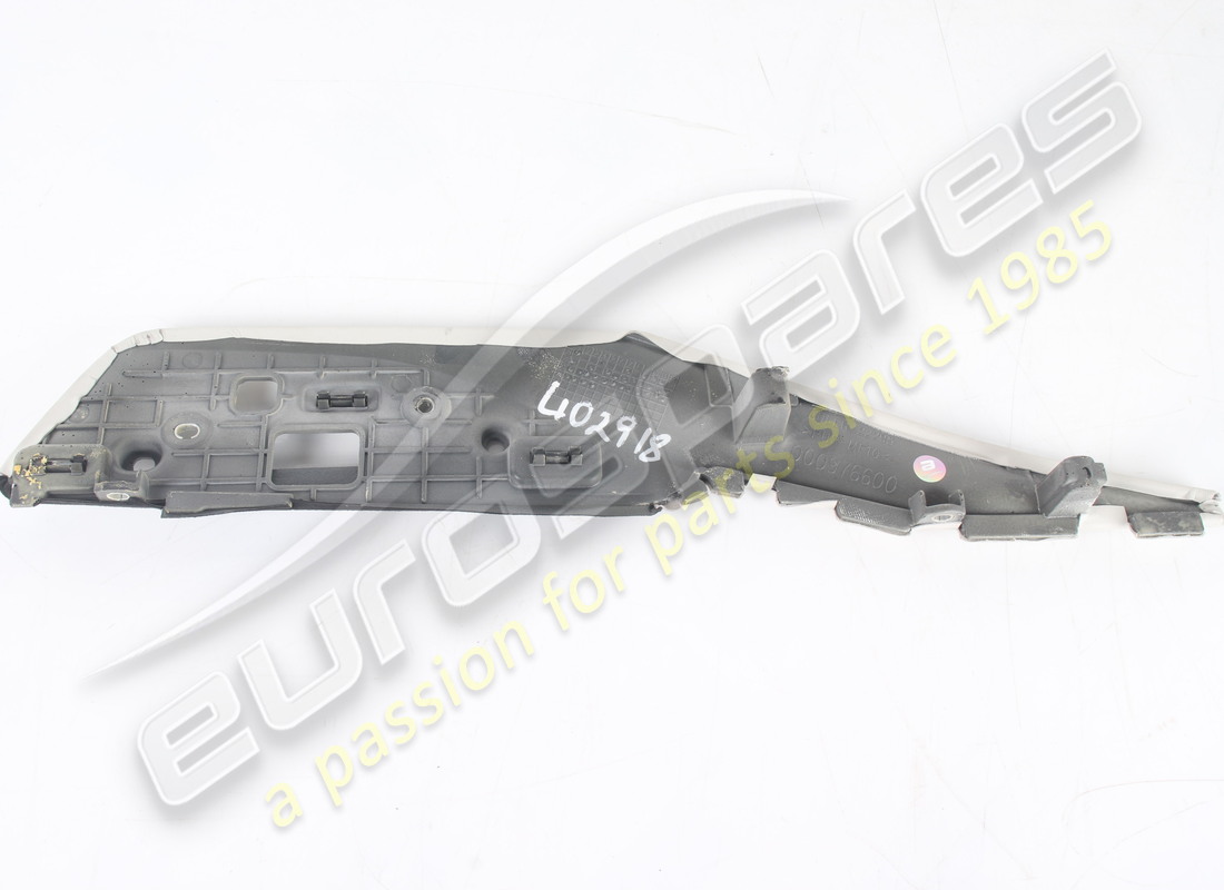 pannelli inferiori cruscotto usati eurospares in pelle grigio chiaro 4301 i numeri di parte 947673 e 947672 sono in pelle non in alcantara. numero di parte eap1723553 (17)