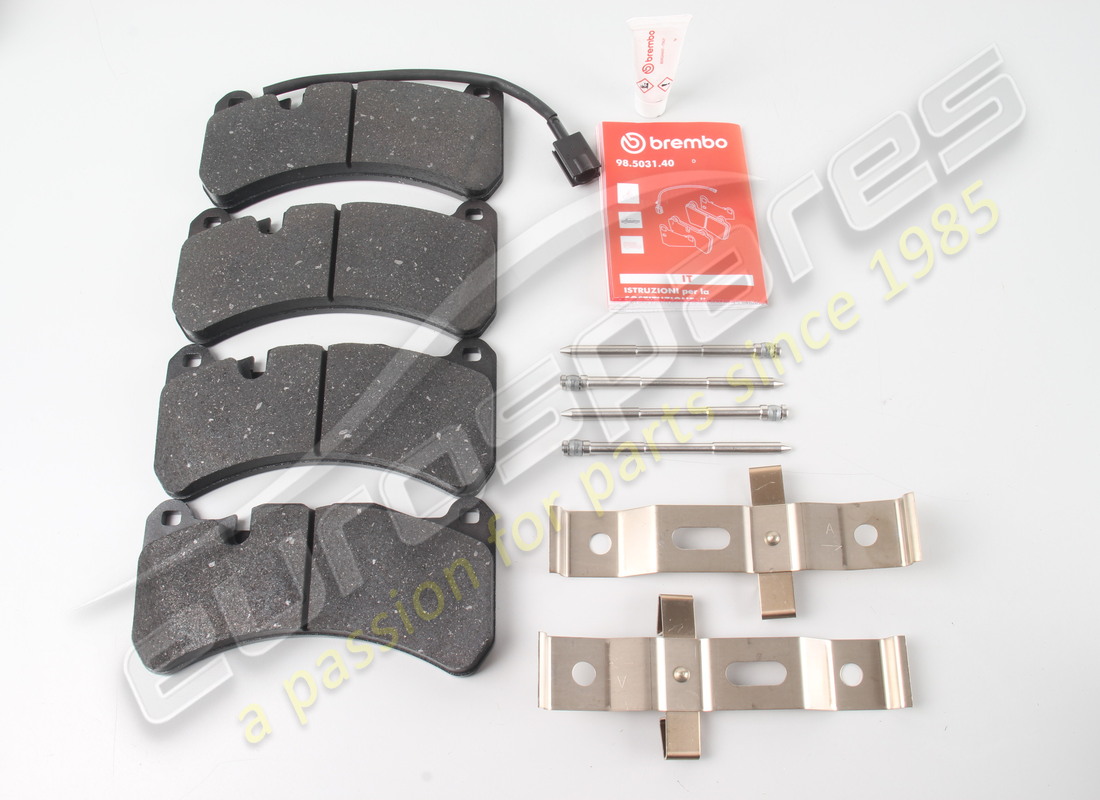 NUOVI Maserati PASTIGLIE ANTERIORI. NUMERO PARTE 673012383 (1)