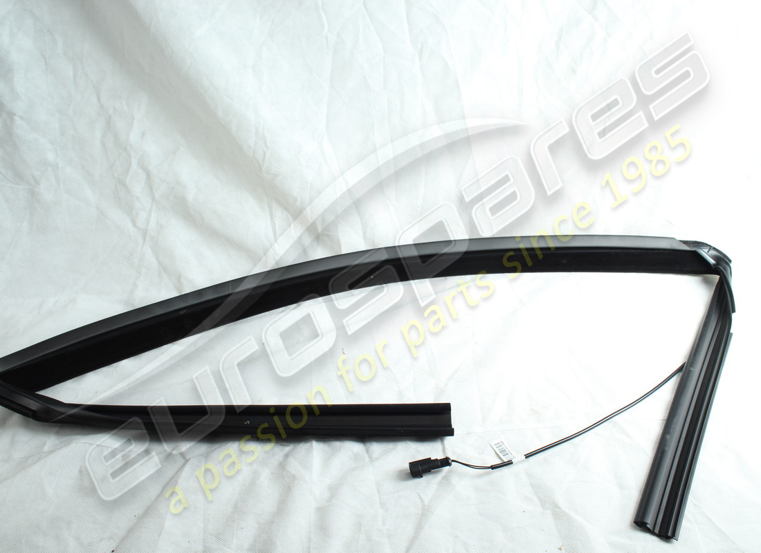 nuova maserati guarnizione guida vetro per anteriore destro. numero parte 67474500 (2)