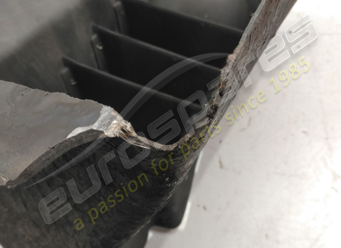 convogliatore aria sx ferrari danneggiato. numero parte 65513500 (4)