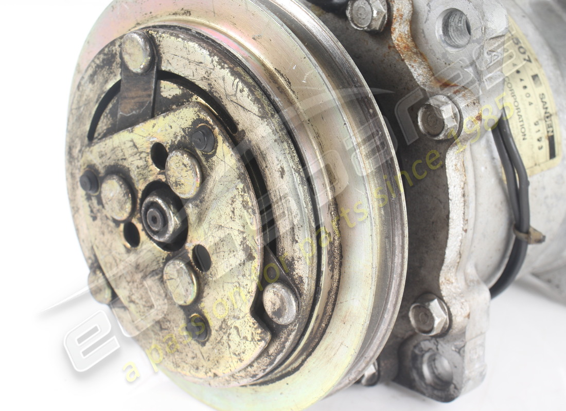 COMPRESSORE DELL'ARIA CONDIZIONATA FERRARI USATO. NUMERO PARTE 121966 (6) compressore dell'aria condizionata ferrari usato. numero parte 121966 (6)