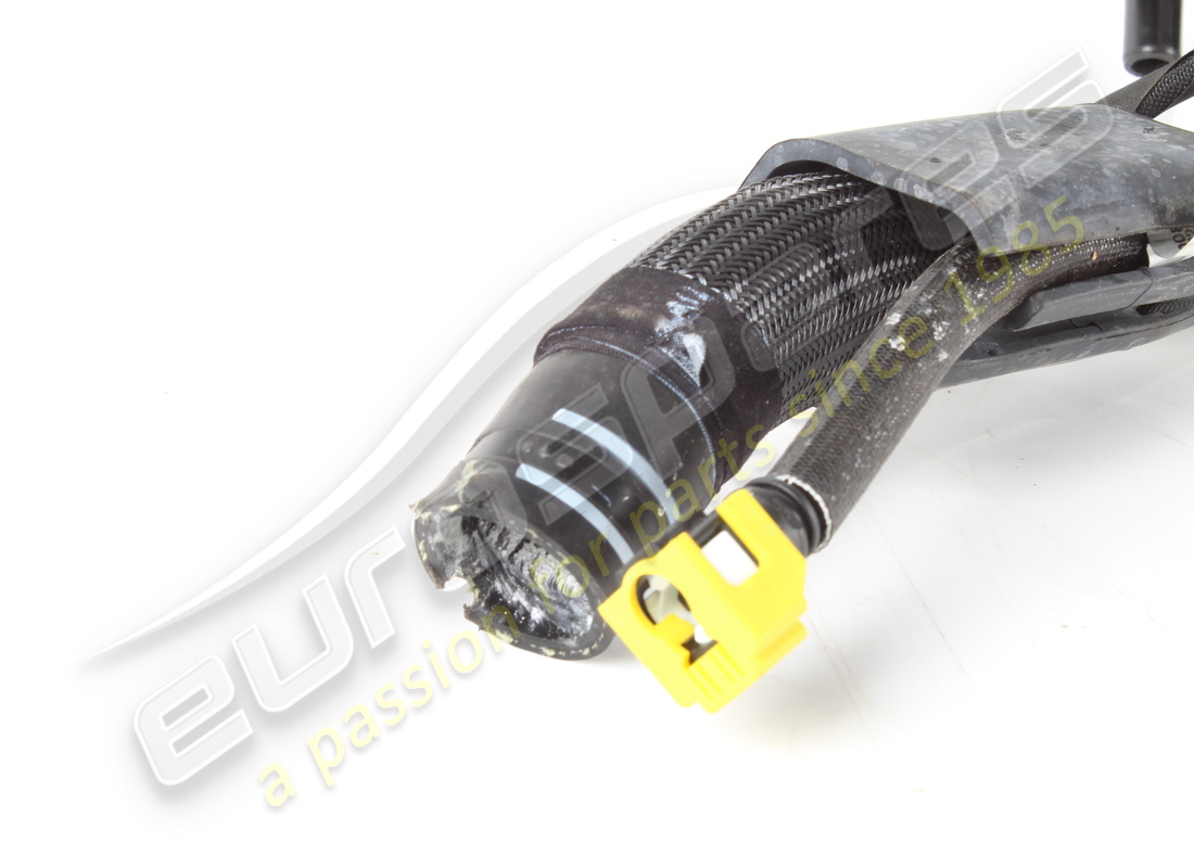 USATO FERRARI COMPL. BOCCHETTONE DI RIEMPIMENTO CARBURANTE. NUMERO PARTE 894321 (4) usato ferrari compl. bocchettone di riempimento carburante. numero parte 894321 (4)